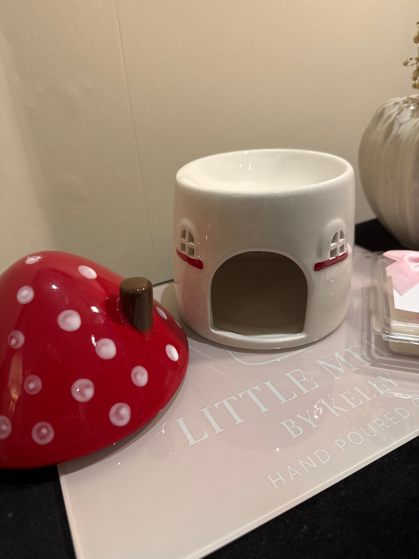 Mushroom house oil and wax burner