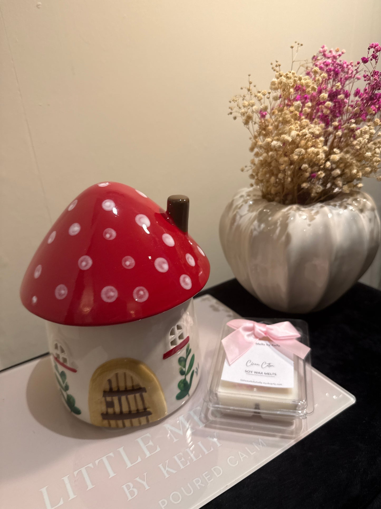 Mushroom house oil and wax burner