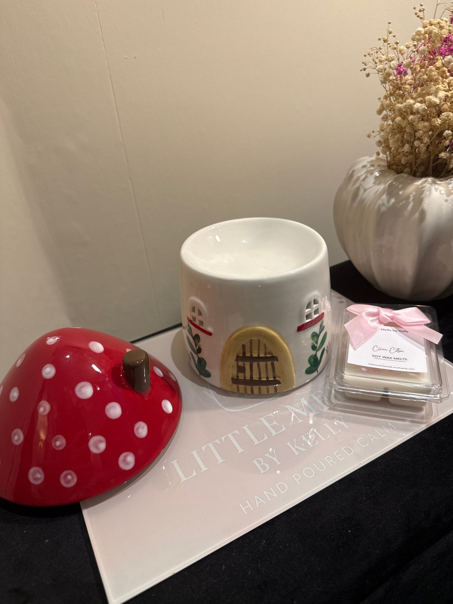 Mushroom house oil and wax burner