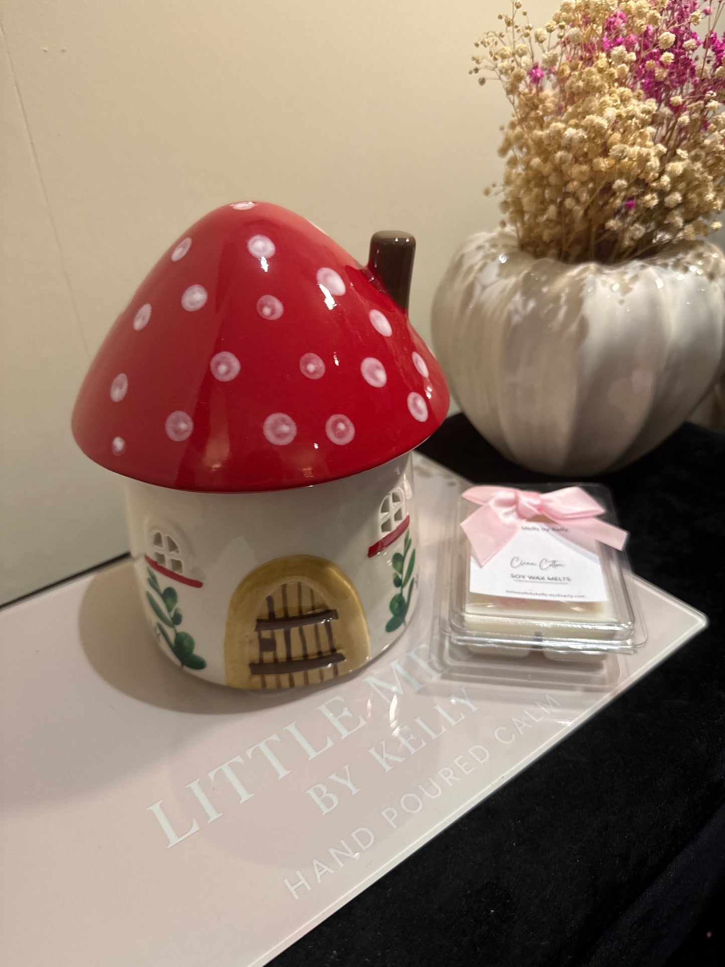 Mushroom house oil and wax burner